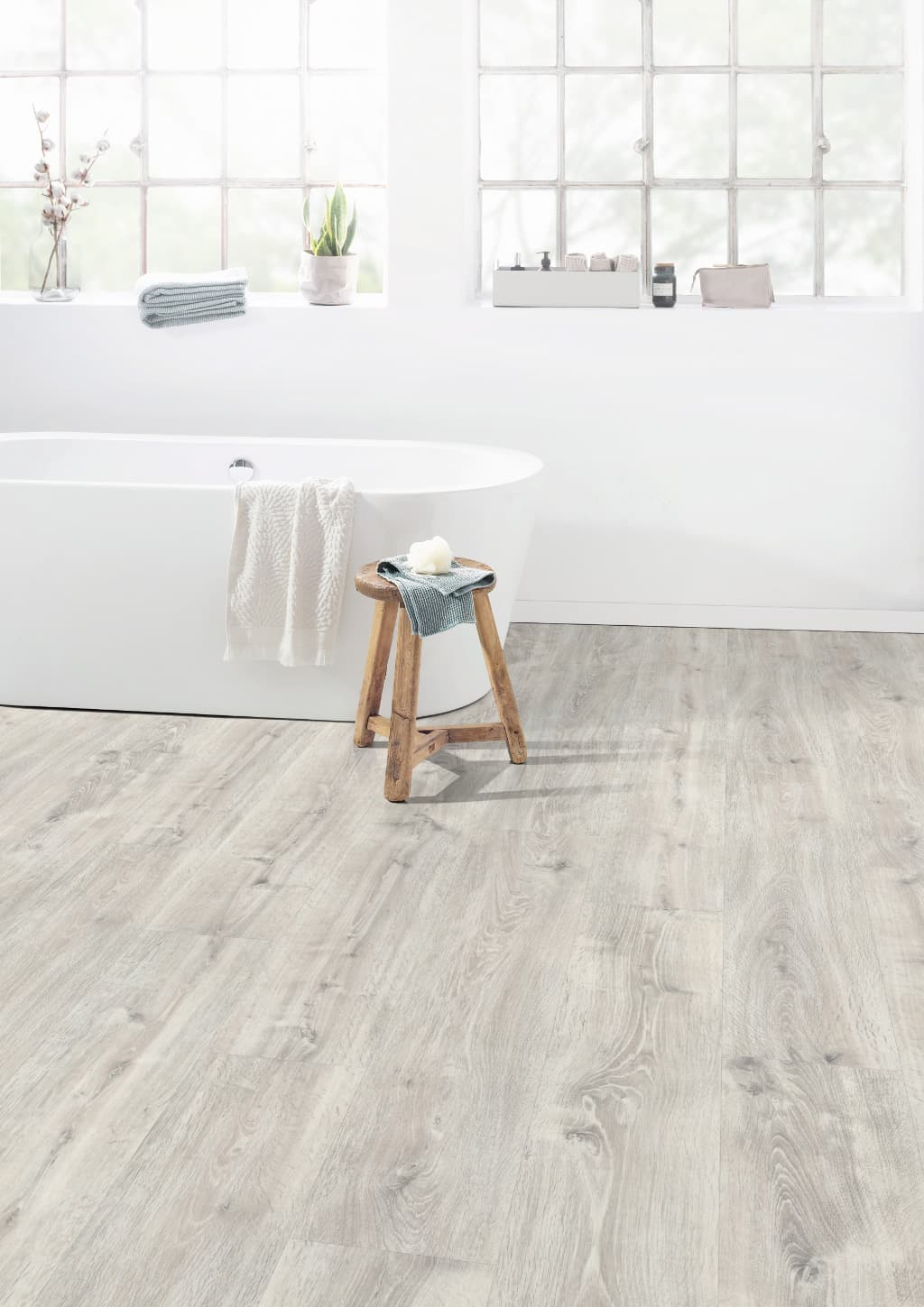 Parchet laminat EGGER EDF174 Stejar Waltham alb 7,5 mm — imagine 1