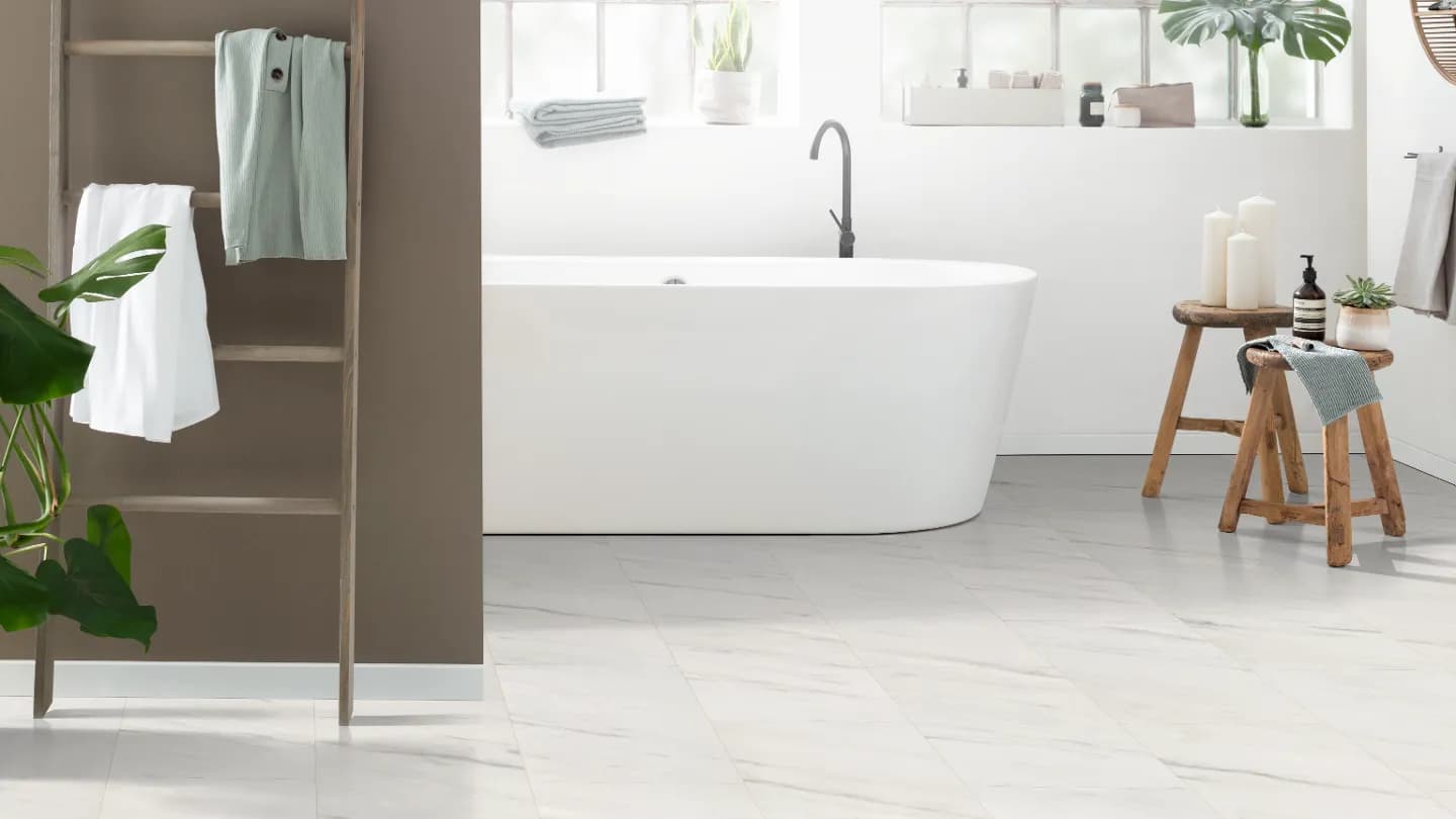Parchet laminat EGGER ELF812 Marmură Levanto alb 8 mm — imagine 1