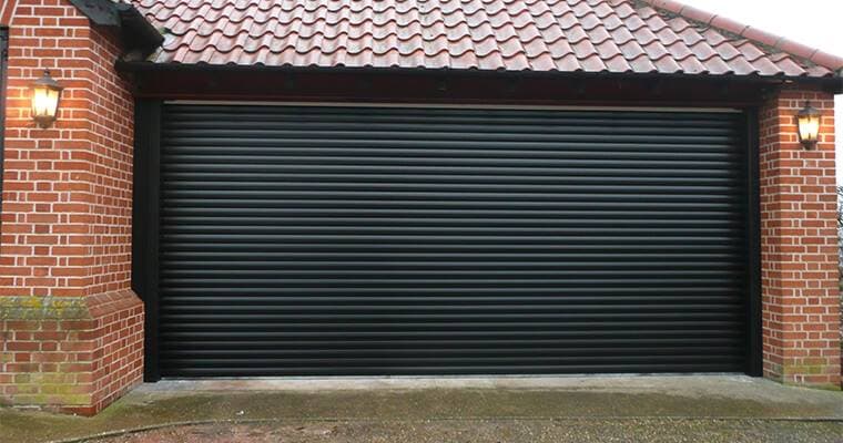 Usa de garaj TIP RULOU 3000×2000 Lamela 77cm Actionare electrica
